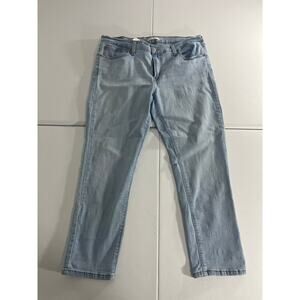 Levi’s light Wash blue Women’s boyfriend Jean size 32w x 27l